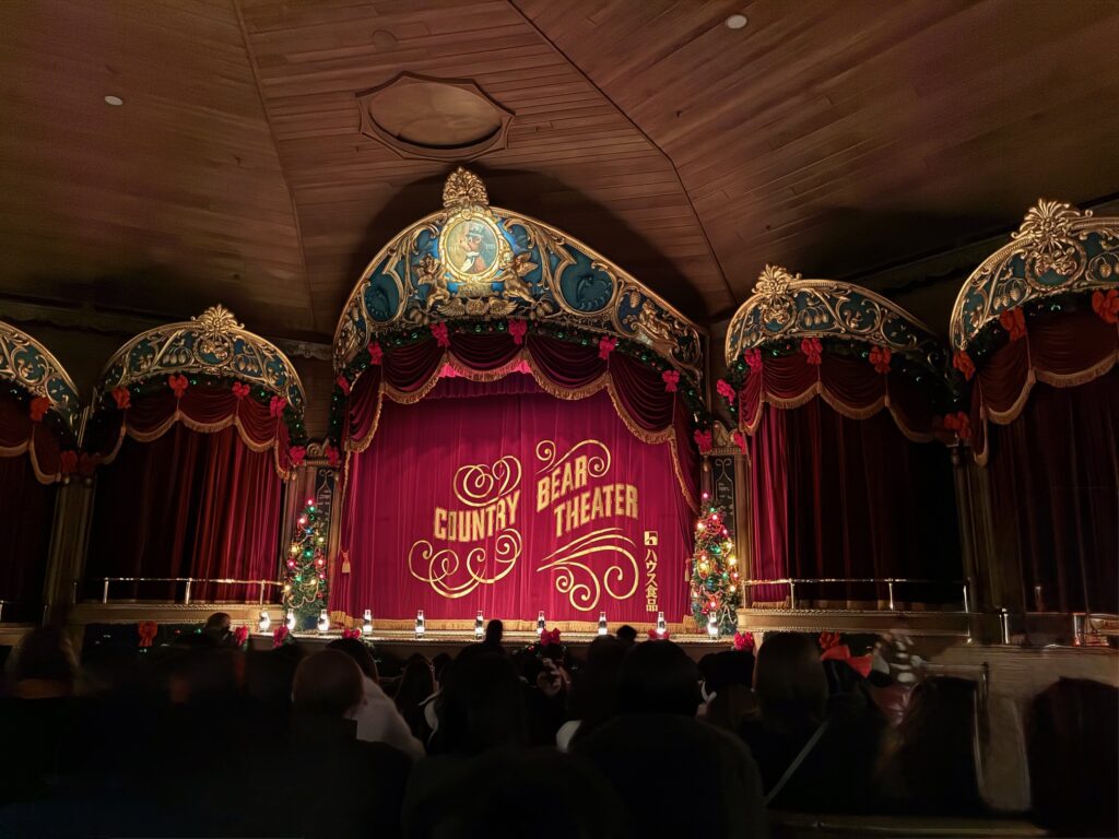 クリスマスシーズン限定のカントリーベア・シアター